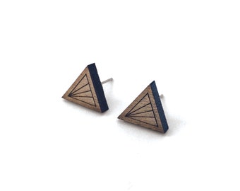 Nussbaum geometrische Ohrringe. Geometrische Ohrringe. Holz Ohrringe. Minimalistischen. Strumpf Stuffer. Dreieck. Geschenke für sie. Dreieck Ohrringe. Holz