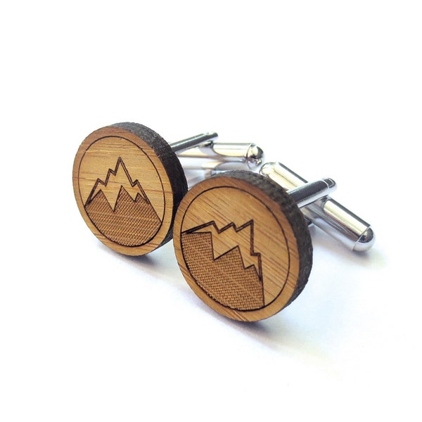 Boutons de manchette Mountain Man. Boutons de manchette montagne. Boutons de manchette en bois. Cadeau garçon d'honneur. Cadeau de marié. Les montagnes vous appellent. Cadeau pour homme. Cadeau homme. Papa.