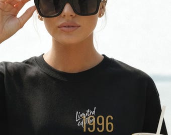 Personalized vintage gift for women, limited edition 1986 gift T-shirt, birthday gift for best friend, born in 1996