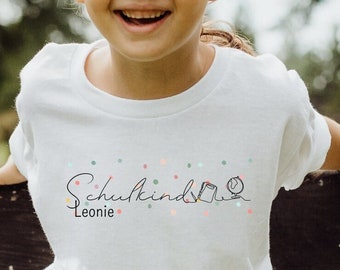 T-Shirt Schulkind personalisiert mit Namen TShirt zur Einschulung Junge Mädchen Shirt Schulstart Weiß Grau Minimalistisch