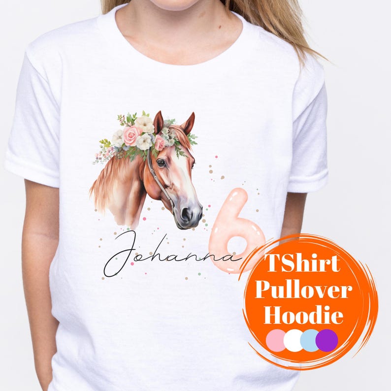 Pferde Geburtstagsshirt für Mädchen personalisiert mit Namen und Zahl, individuell für Kinder von 1 bis 12 Jahren, Geburtstags T-Shirt Pullover Sweatshirt Hoodie, Pferdeshirt und Pferdepullover für ersten, zweiten, dritten Geburtstag, niedliches Pferdedesign, Geburtstagsshirt für Mädchen, personalisiertes Geburtstagsoutfit, erhältlich in Weiß, Rosa, Blau, Lila, perfekt als Geschenkidee zum Kindergeburtstag, Geburtstagskind Shirt, langarm oder kurzarm, Pferd T-Shirt für Kindergeburtstag