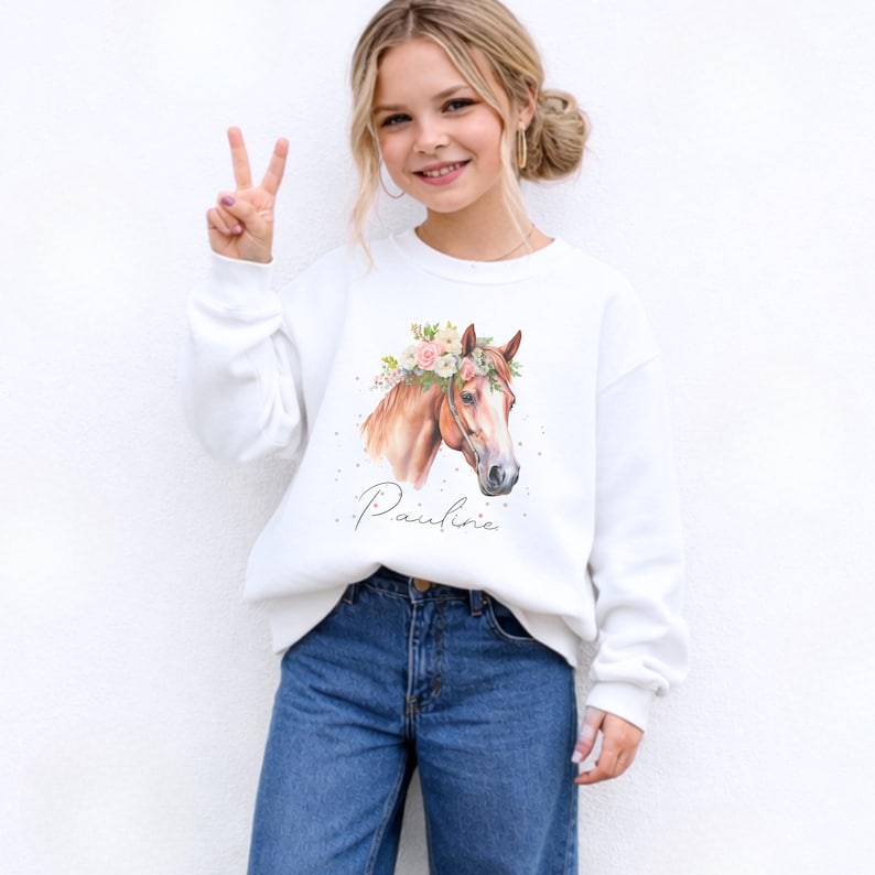 Pferde Geburtstagsshirt für Mädchen personalisiert mit Namen und Zahl, individuell für Kinder von 1 bis 12 Jahren, Geburtstags T-Shirt Pullover Sweatshirt Hoodie, Pferdeshirt und Pferdepullover für ersten, zweiten, dritten Geburtstag, niedliches Pferdedesign, Geburtstagsshirt für Mädchen, personalisiertes Geburtstagsoutfit, erhältlich in Weiß, Rosa, Blau, Lila, perfekt als Geschenkidee zum Kindergeburtstag, Geburtstagskind Shirt, langarm oder kurzarm, Pferd T-Shirt für Kindergeburtstag
