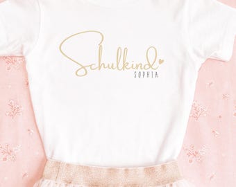 T-Shirt Schulkind 2026 personalisiert mit Namen TShirt zur Einschulung Junge Mädchen Shirt Schulstart minimalistisch Schulstart Outfit