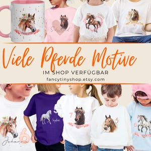 May include: A collection of children's t-shirts featuring various horse designs. The shirts are white, purple, light blue, and pink. Each shirt has a different horse design and a name on it. The text "Viele Pferde Motive" is displayed in the center of the image. The text "IM SHOP VERF&Uuml;GBAR" is displayed below the text "Viele Pferde Motive". The text "fancytinyshop.etsy.com" is displayed below the text "IM SHOP VERF&Uuml;GBAR".