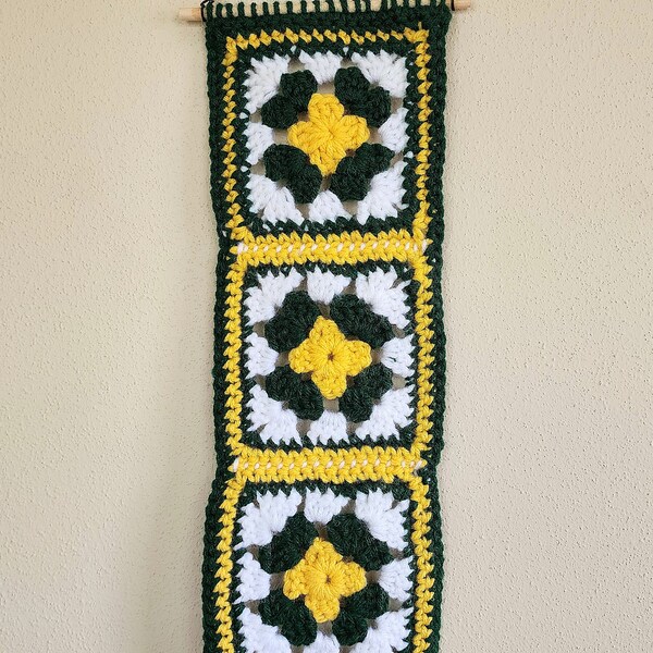 Crocheted wall-hanging Green Bay Packers pendant