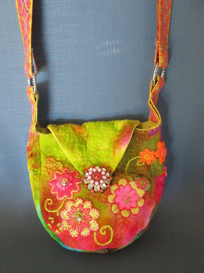 shoulder bag Women/' felt suede purse handbag tie dye with embroidered flowers and vintage pin. cross body bag messenger bag pocketbook