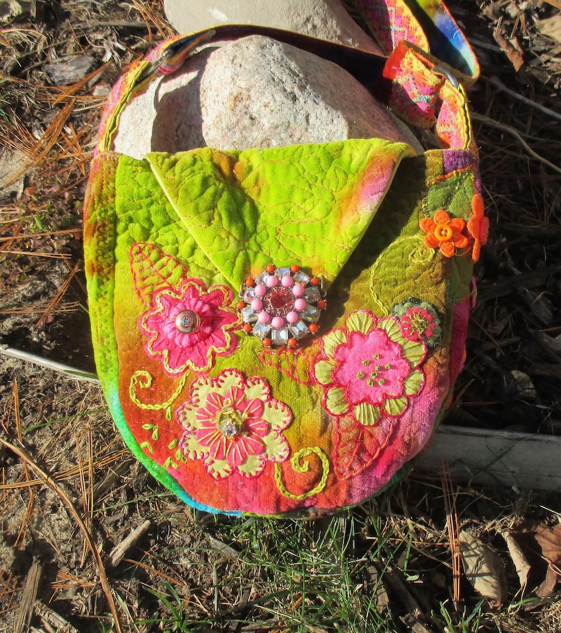 shoulder bag Women/' felt suede purse handbag tie dye with embroidered flowers and vintage pin. cross body bag messenger bag pocketbook