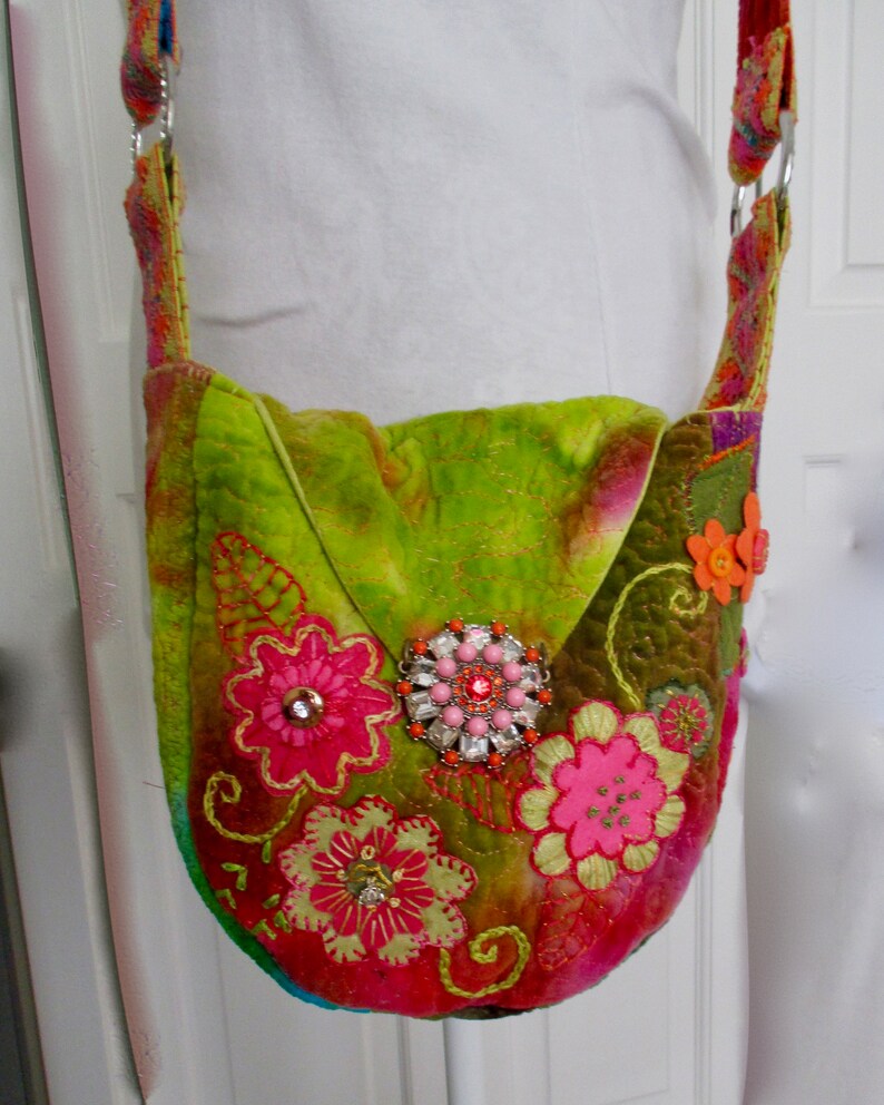 shoulder bag Women/' felt suede purse handbag tie dye with embroidered flowers and vintage pin. cross body bag messenger bag pocketbook