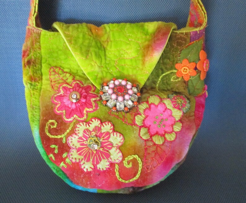 shoulder bag Women/' felt suede purse handbag tie dye with embroidered flowers and vintage pin. cross body bag messenger bag pocketbook