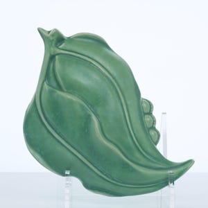 Pates Pottery (Australia) green gum leaf wall pocket