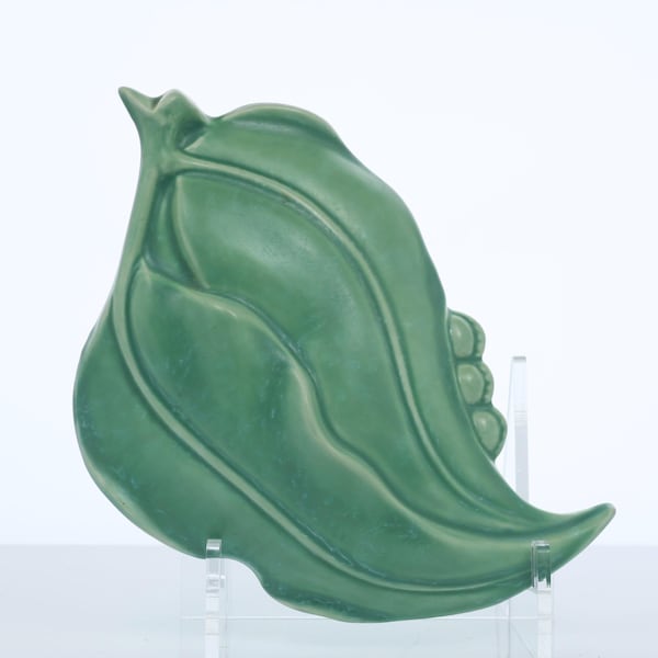 Pates Pottery (Australia) green gum leaf wall pocket