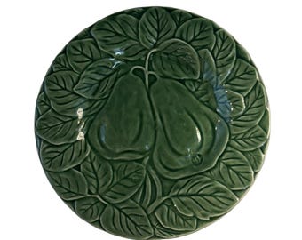 Bordallo Pinheiro (Portugal) green majolica cabbage leaf plate with pears diameter 20 cm