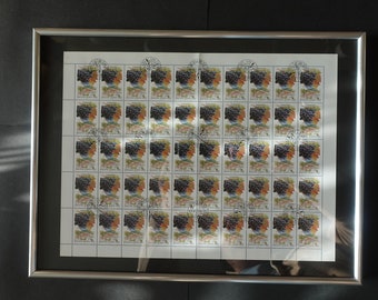 Feuille de timbres encadrée de raisins cabernet franc (hongrois)