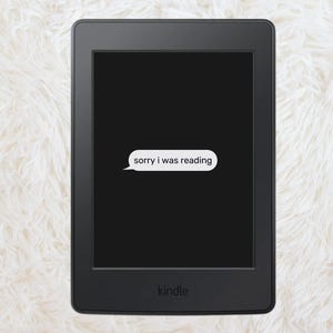 Sorry dat ik aan het lezen was Kindle-screensaver: gezellige leesgrage illustraties (digitale download)
