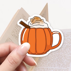 パンプキン スパイス ラテ ステッカー、Kindle ステッカー、本好きステッカー、秋ステッカー、ハロウィン ステッカー、本好きギフト、かわいいステッカー