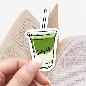 Iced Matcha Latte Aufkleber | To-Go Matcha Aufkleber für Kindles, Laptops & Wasserflaschen | Perfekt für Buchliebhaber