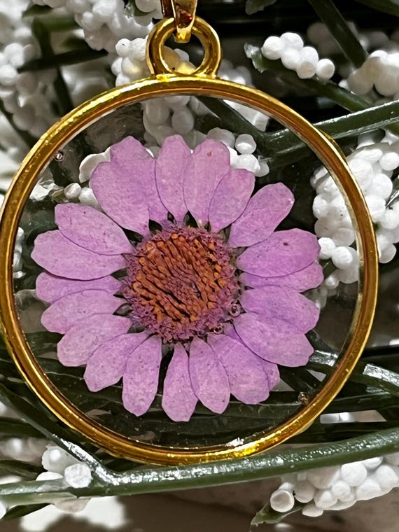 Real Lavender Daisy Flower Necklace| Pressed Flower Jewelry