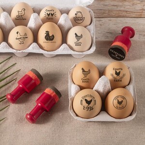Aangepaste eierdoosstempel | Gegraveerde boerderij-eistempel | Gepersonaliseerde stempel boerderijlogo | Houten en rubberen eierdoos
