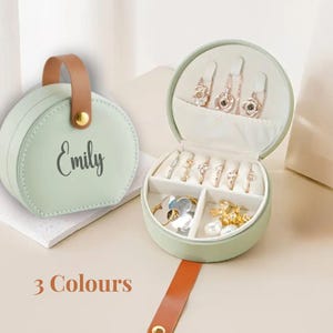 Personalized Jewelry Box for Daughter Gift Idea for Bridesmaid Gift Box with Engraved Name Design Custom Name Travel Jewelry Case for Her bild 2