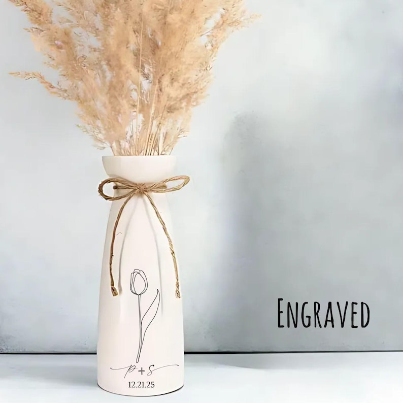 Personalized Flower Vase Engraved Wedding Vase Ceramic Home Decor Bridal Shower Vase Bridal to Be Centrepiece Farmhouse Flower Vase for Mom bild 6
