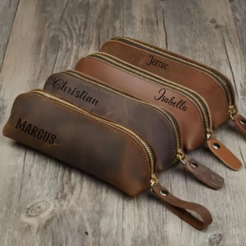 Elegant brown leather pencil case with a zipper, perfect for storing pens and brushes.