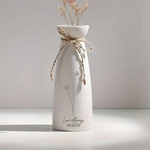 Personalized Flower Vase Engraved Wedding Vase Ceramic Home Decor Bridal Shower Vase Bridal to Be Centrepiece Farmhouse Flower Vase for Mom