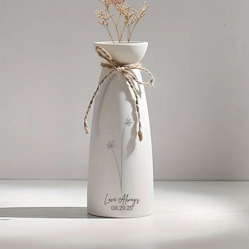 Personalized Flower Vase Engraved Wedding Vase Ceramic Home Decor Bridal Shower Vase Bridal to Be Centrepiece Farmhouse Flower Vase for Mom bild 1