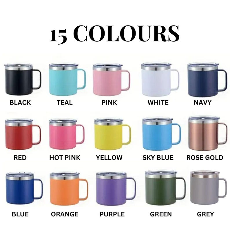 Pode incluir: Um conjunto de 15 canecas de viagem de a&ccedil;o inoxid&aacute;vel com tampas e corpos de diferentes cores. As cores incluem preto, azul-petr&oacute;leo, rosa, branco, azul marinho, vermelho, rosa quente, amarelo, azul claro, ouro rosa, azul, laranja, roxo, verde e cinza.