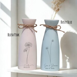 Personalized Flower Vase Engraved Wedding Vase Ceramic Home Decor Bridal Shower Vase Bridal to Be Centrepiece Farmhouse Flower Vase for Mom bild 4