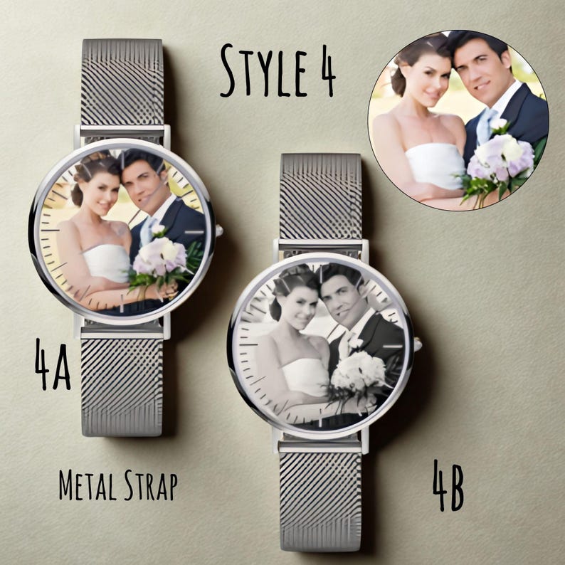 Puede incluir: Dos relojes con correas de metal. Las esferas muestran una foto en color de una pareja y una foto en blanco y negro de la misma pareja. Tambi&eacute;n se ve el texto "STYLE 4" y "METAL STRAP".