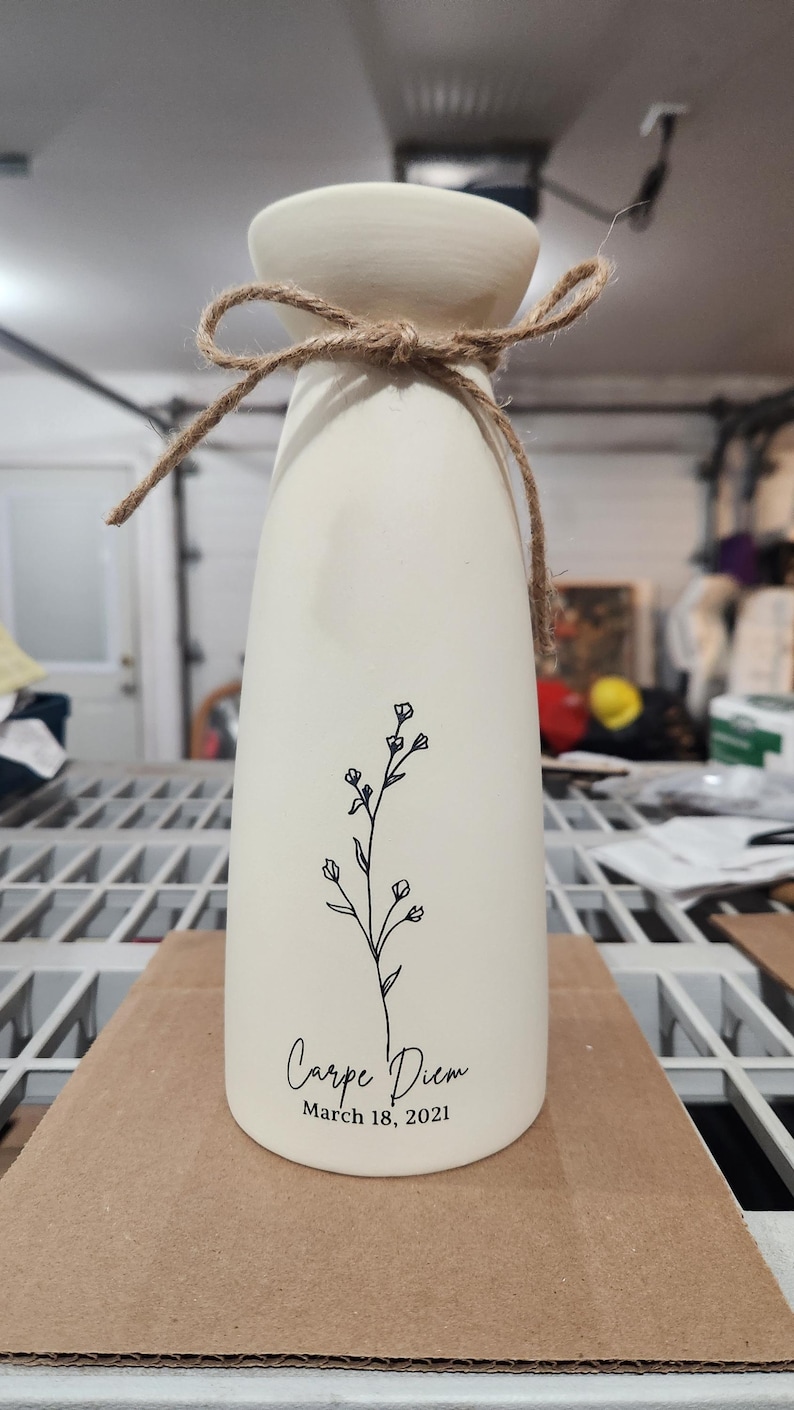 Personalized Flower Vase Engraved Wedding Vase Ceramic Home Decor Bridal Shower Vase Bridal to Be Centrepiece Farmhouse Flower Vase for Mom bild 16