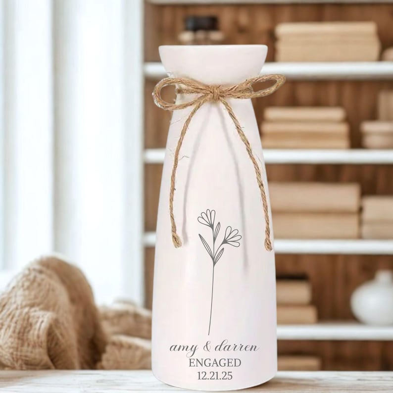 Personalized Flower Vase Engraved Wedding Vase Ceramic Home Decor Bridal Shower Vase Bridal to Be Centrepiece Farmhouse Flower Vase for Mom bild 5