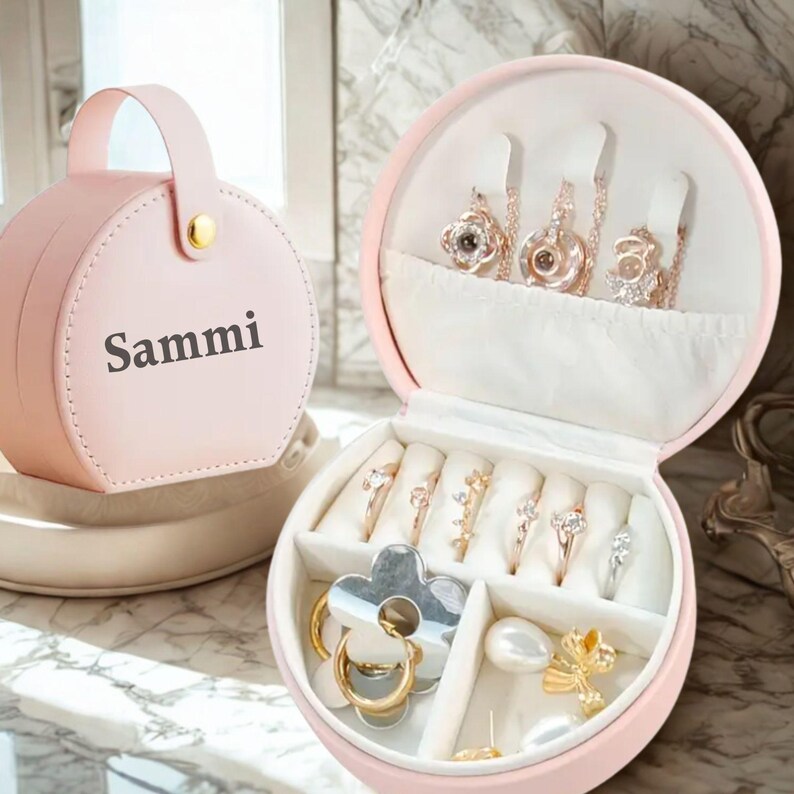 Personalized Jewelry Box for Daughter Gift Idea for Bridesmaid Gift Box with Engraved Name Design Custom Name Travel Jewelry Case for Her bild 9