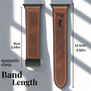 Pu&ograve; includere: Cinturino per orologio in pelle marrone con chiusura nera. Il cinturino misura 9 cm e 12,5 cm di lunghezza. Il cinturino pi&ugrave; lungo ha il nome "Pete" e la silhouette di un golfista.