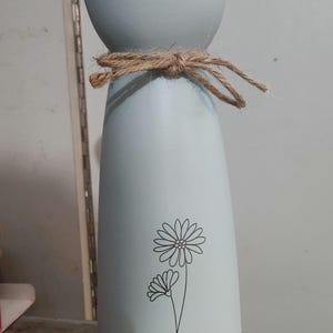 Personalized Flower Vase Engraved Wedding Vase Ceramic Home Decor Bridal Shower Vase Bridal to Be Centrepiece Farmhouse Flower Vase for Mom bild 12