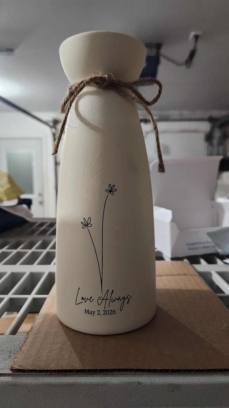 Personalized Flower Vase Engraved Wedding Vase Ceramic Home Decor Bridal Shower Vase Bridal to Be Centrepiece Farmhouse Flower Vase for Mom bild 14