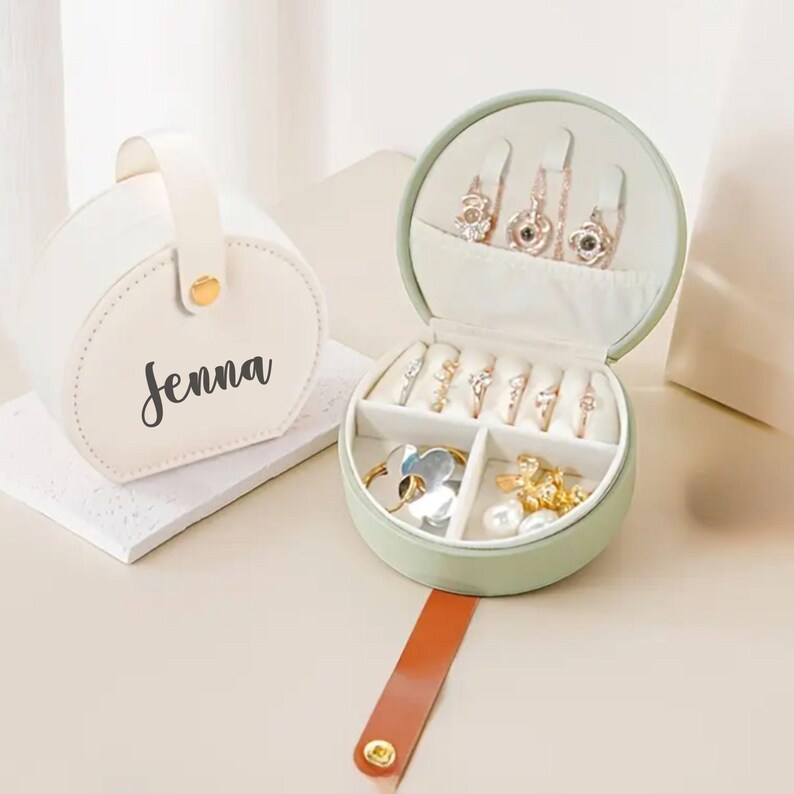Personalized Jewelry Box for Daughter Gift Idea for Bridesmaid Gift Box with Engraved Name Design Custom Name Travel Jewelry Case for Her bild 7