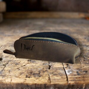 Stylish leather tool organizer pouch, a great gift for handymen and professionals.