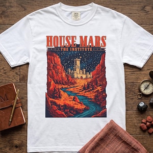 Maglietta Retro House Mars The Institute, maglietta vintage di fantascienza per appassionati di libri, regalo per lettori di fantasy distopico, grafica Comfort Colors Mars Landscape.