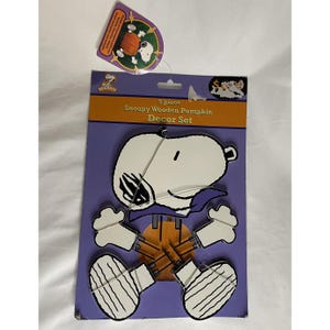 Vintage Halloween PEANUTS SNOOPY 5 Piece Wooden Pumpkin Decorating Set New Old Stock