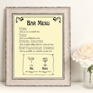Puede incluir: Un cartel de menú de bar enmarcado con fondo amarillo y texto negro. El menú incluye vino, cerveza, seltzer con especias y bebidas no alcohólicas. El cartel también incluye dos ilustraciones de cócteles, etiquetados como "Suyo" y "Suyo".