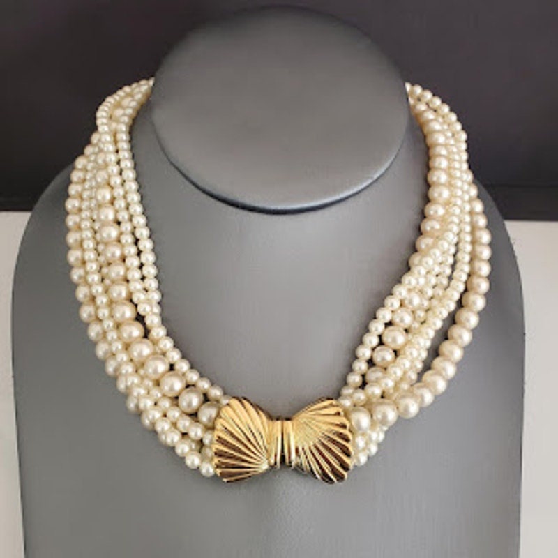 VTG Crown Trifari Faux Pearl Necklace Gold Tone Seashell Bow