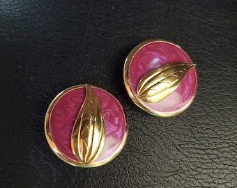 Berebi Vintage Gold Tone Magenta Enamel Leaf Clip On Earrings Statement Round