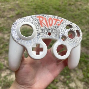 Bstock Riot! - gamecube controller front shell
