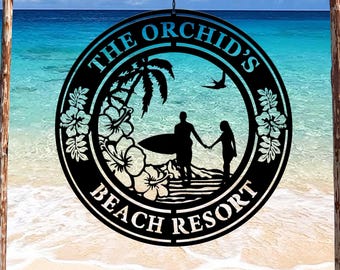 Letrero de metal personalizado con diseño de casa de playa para surfear, letrero de playa novedoso, letrero de metal para resort de playa de verano, letrero personalizado con nombre de surfista, letreros de regalo para amigos que practican surf