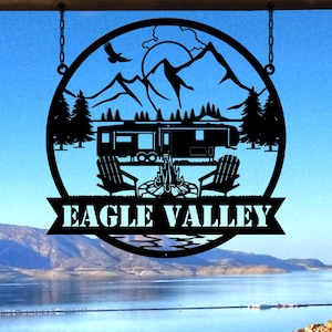 カスタム フィフスホイール キャンパー RV サイン | 金属製屋外キャンプ サイン | ファミリー キャンプ サイン | マウンテン キャンプ | キャンパー用サイン カスタム キャンプ場 サイン