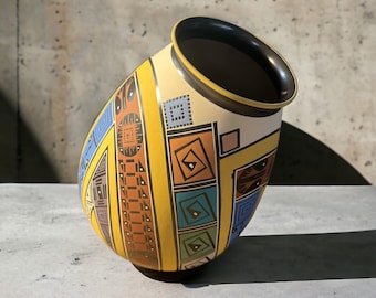 Mata Ortiz Pottery - Yellow Geometric - Oscar Quezada / Signed piece