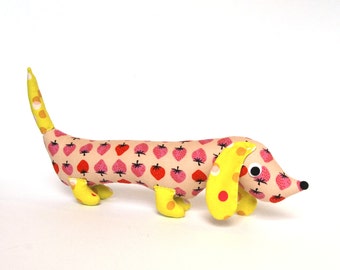 Gevulde Wiener Dog Doxie Softie, pluche teckel, Weiner hond Stuffie, unieke babygift, Heirloom Toy, BERRY