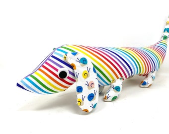 Wiener Dog Stuffie, knuffel voor kinderen en volwassenen, teckel knuffel regenboogstreep en slakkenprint