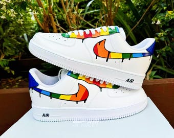 Handmålade Air Force 1 Sneakers: Rainbow Drip Design AF1 vita personlig presentdesign bröllop mode träningsskor anime skor anpassade